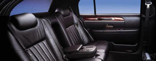 limousine Lincoln Town Car Sedan L 2010 interior image